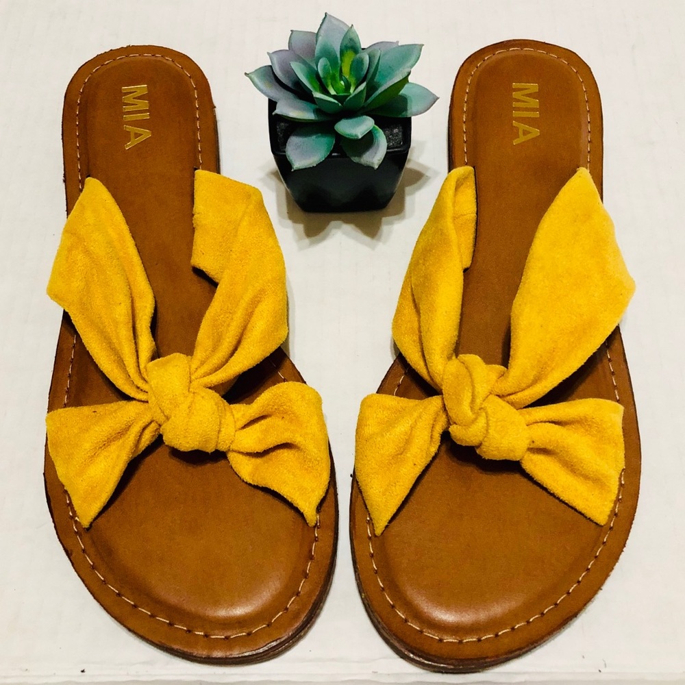 MIA Emila Yellow Suede Knotted Slide Sandals 8.5